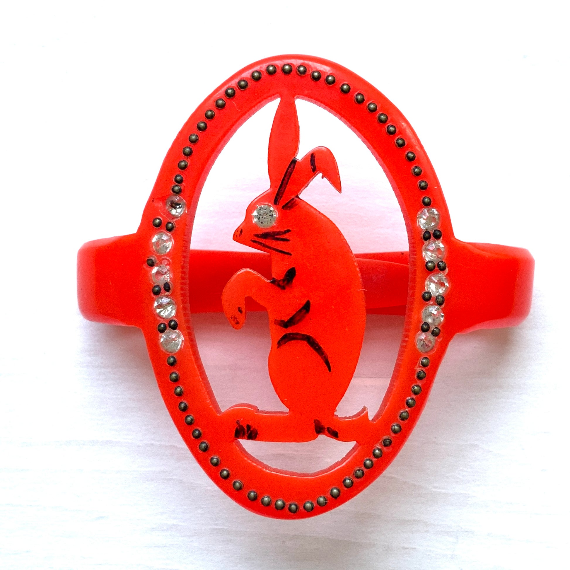 Adorable a bunny scarf ring.  かわいらしいうさぎのスカーフリング。