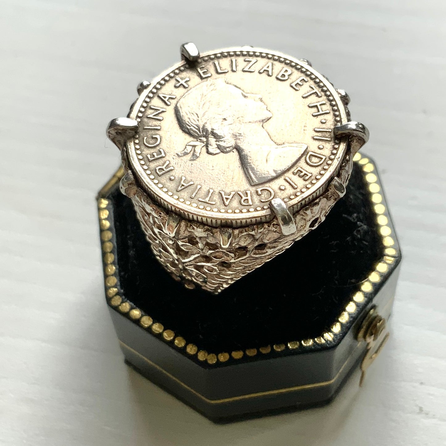 A vintage sterling silver ring set with a 1958 sixpence coin. 1958年の6ペンスコインを使ったシルバーリング。