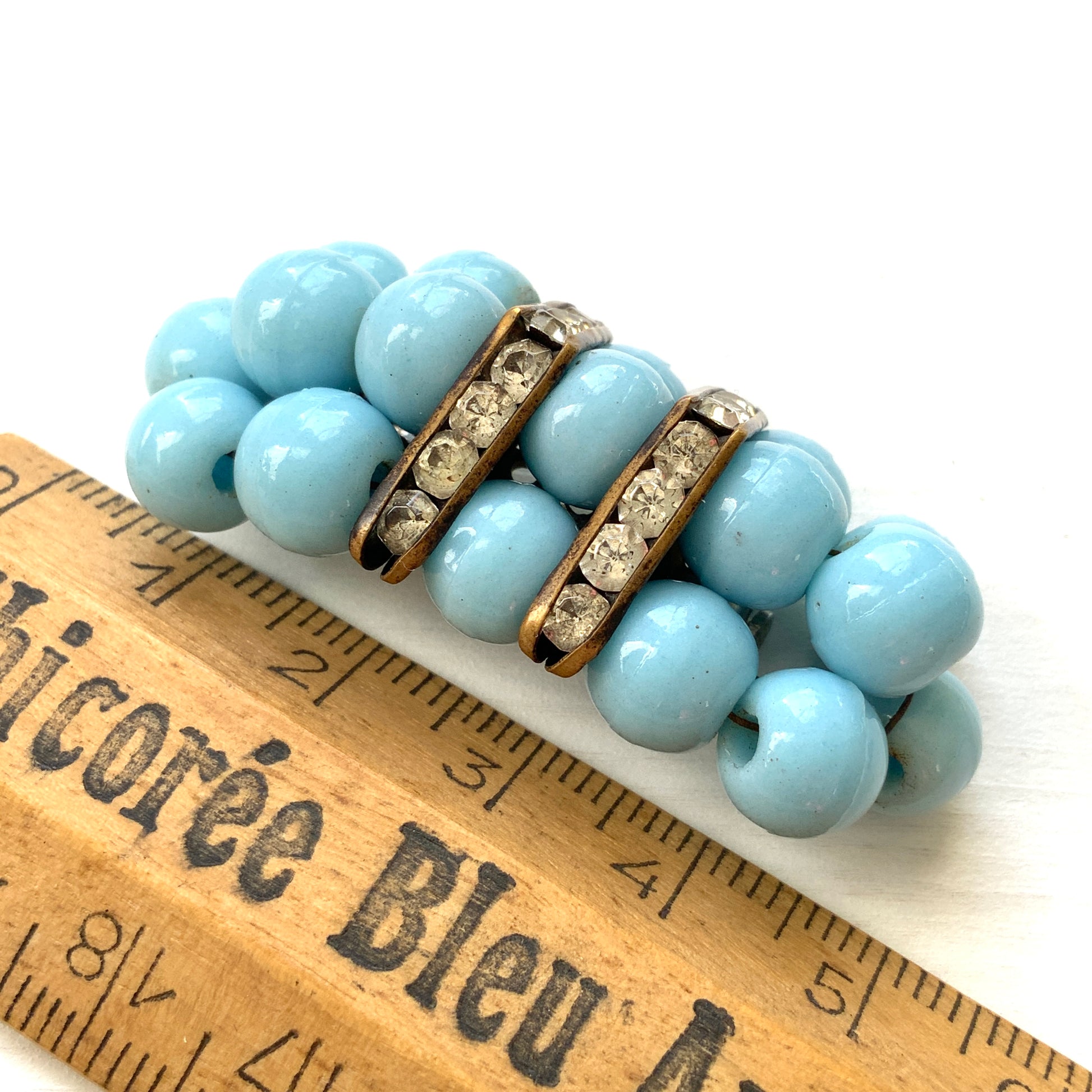 A brooch featuring baby blue glass ball beads arranged in a rectangular pattern.  ベビーブルーのグラスボールビーズが長方形に並んだブローチ。