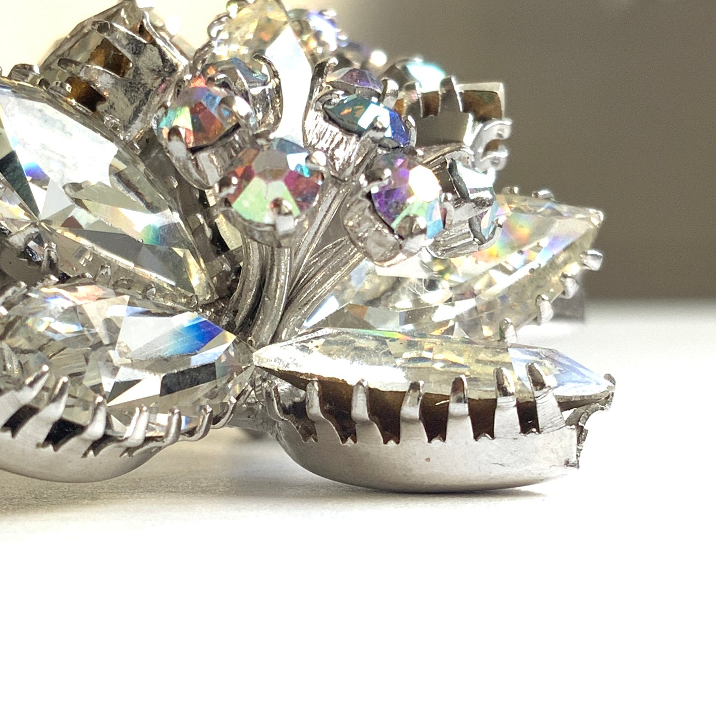 VINTAGE 1950s-60s Rhinestone Flower Brooch