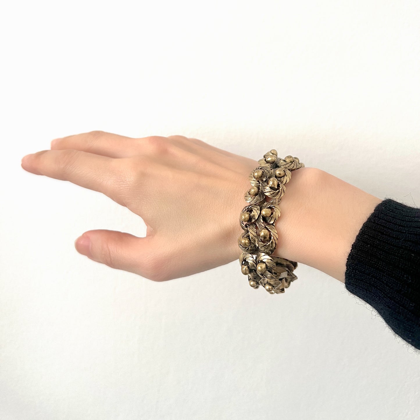 VINTAGE Gold Tone Swirl Bracelet