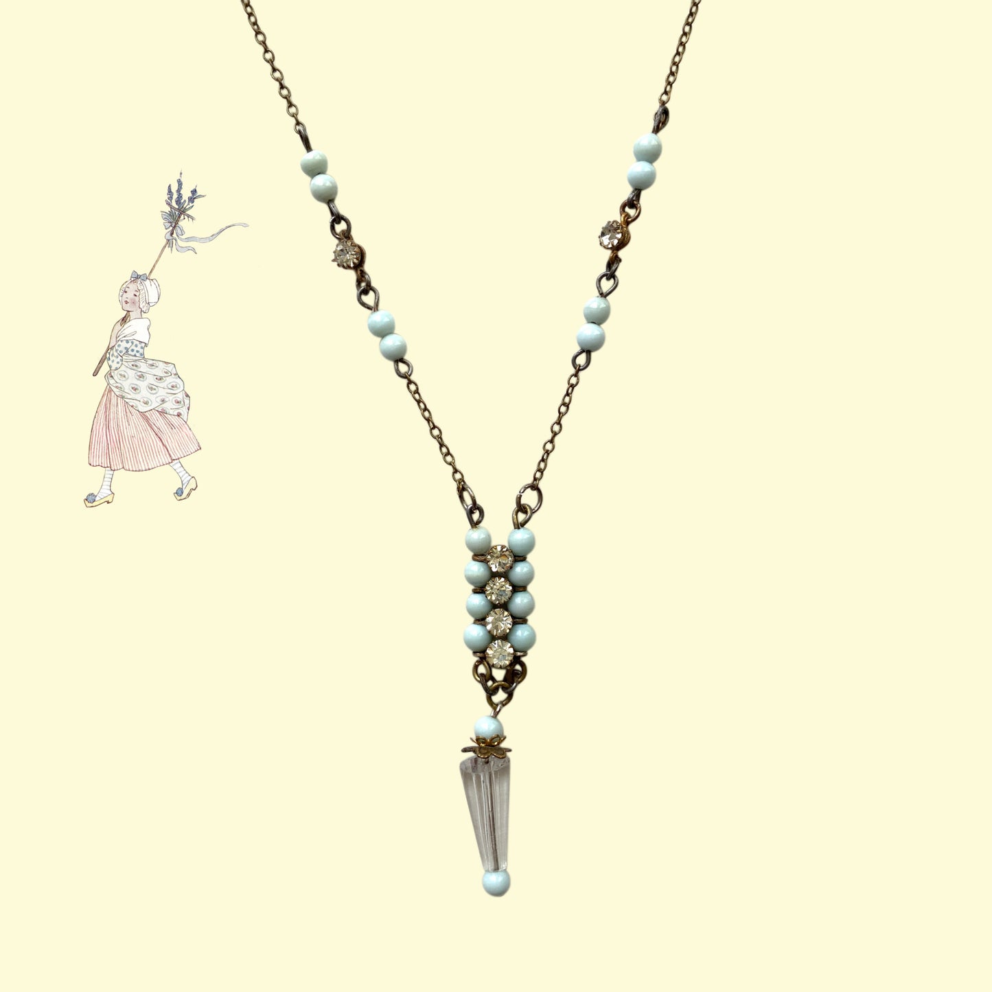 Art Deco vintage necklace featuring powder blue glass beads and rhinestones. パウダーブルーのグラスビーズとラインストーンを使用したアールデコのヴィンテージネックレス。