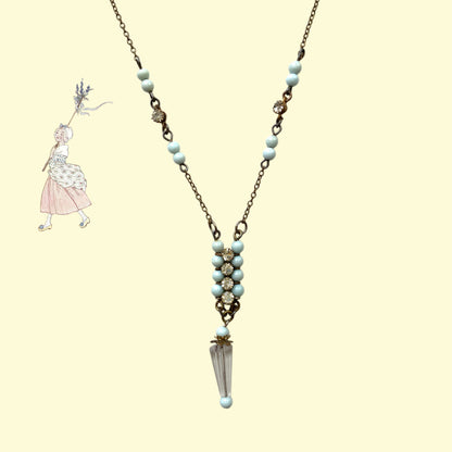 Art Deco vintage necklace featuring powder blue glass beads and rhinestones. パウダーブルーのグラスビーズとラインストーンを使用したアールデコのヴィンテージネックレス。