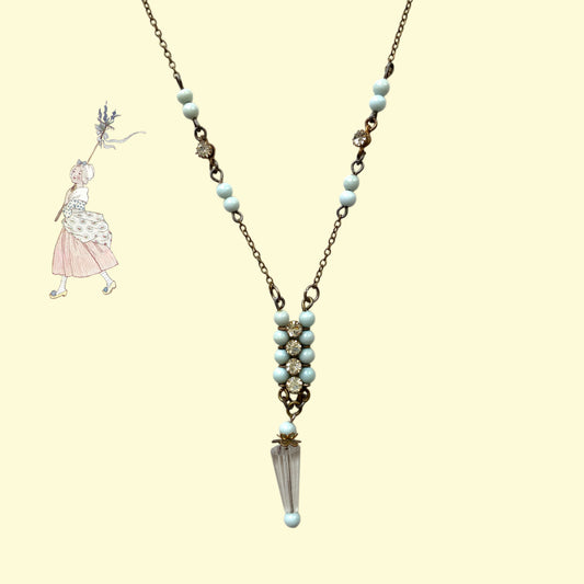 Art Deco vintage necklace featuring powder blue glass beads and rhinestones. パウダーブルーのグラスビーズとラインストーンを使用したアールデコのヴィンテージネックレス。