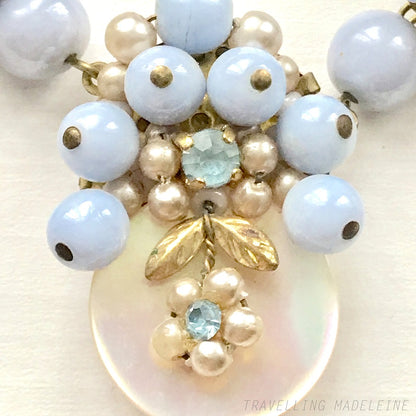 Vintage 1950s necklace featuring baby blue glass beads. ベビーブルーグラスを使用した1950年代のヴィンテージネックレス。