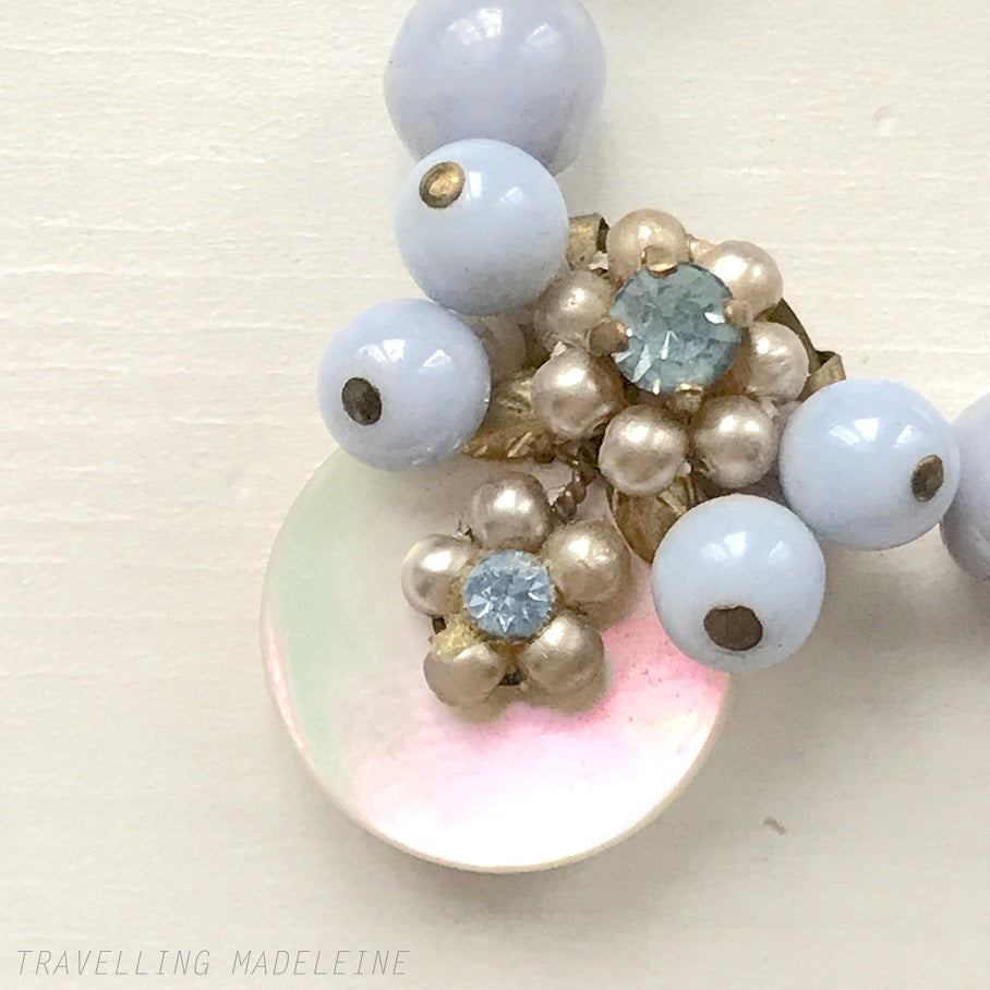 Vintage 1950s necklace featuring baby blue glass beads. ベビーブルーグラスを使用した1950年代のヴィンテージネックレス。