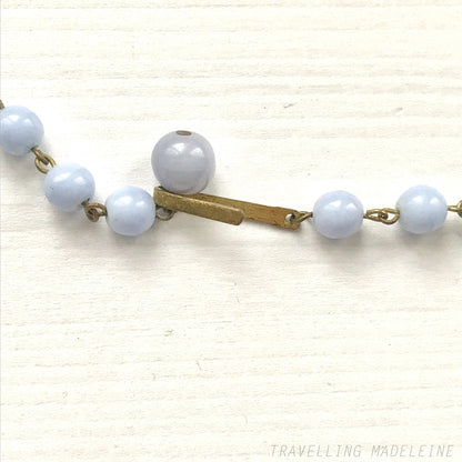 Vintage 1950s necklace featuring baby blue glass beads. ベビーブルーグラスを使用した1950年代のヴィンテージネックレス。