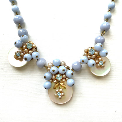 Vintage 1950s necklace featuring baby blue glass beads. ベビーブルーグラスを使用した1950年代のヴィンテージネックレス。
