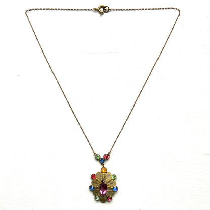 An Art Deco vintage necklace adorned with colourful rhinestones. カラフルなラインストーンがあしらわれた、アールデコのヴィンテージネックレス。