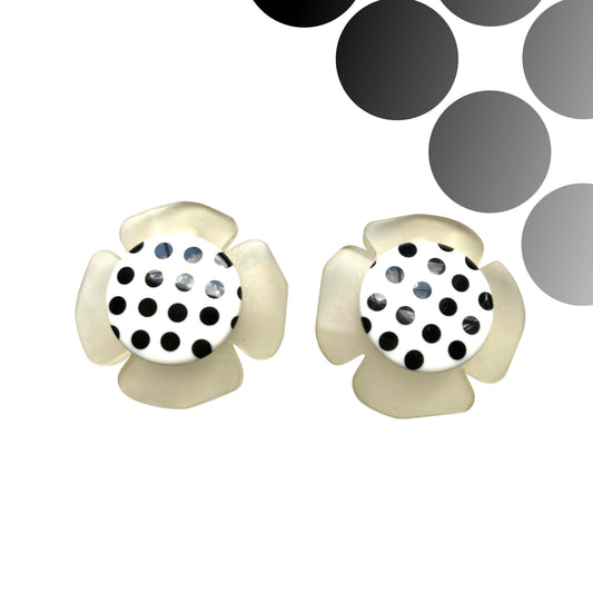1980s vintage polka dot flower clip-on earrings. 1980年代の水玉模様のお花のヴィンテージクリップイヤリング。