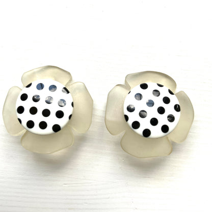 1980s vintage polka dot flower clip-on earrings. 1980年代の水玉模様のお花のヴィンテージクリップイヤリング。