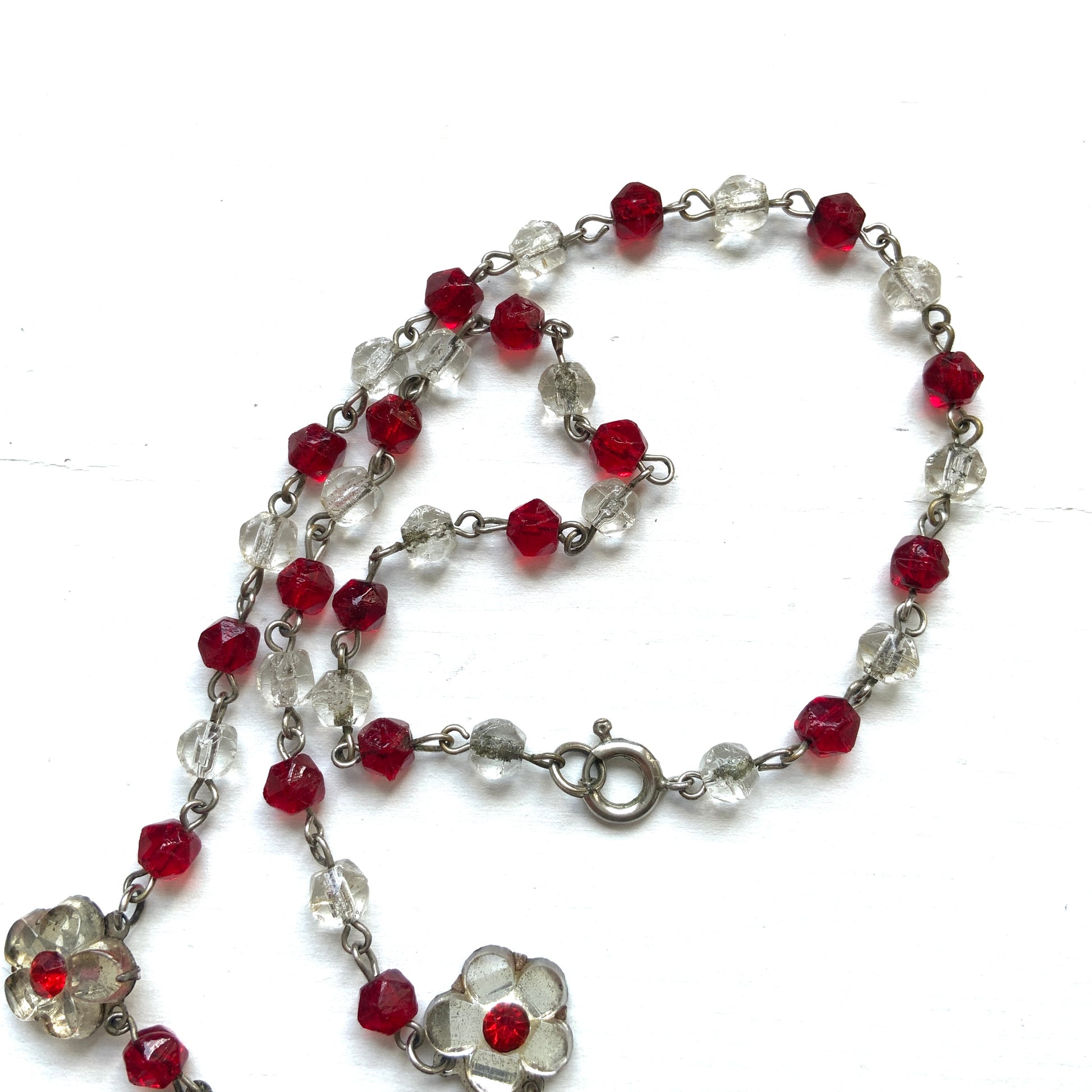 1930s Vauxhall Glass Flower Necklace with Red & Clear Glass Beads. 1930年代のお花のヴォクソールガラスのヴィンテージネックレス。