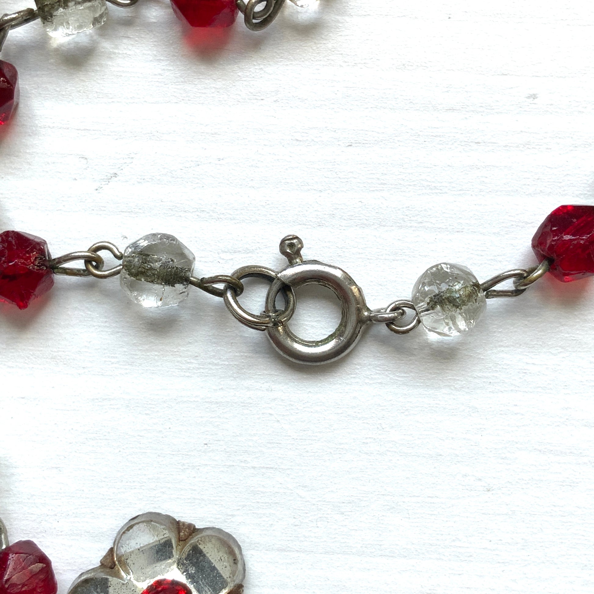 1930s Vauxhall Glass Flower Necklace with Red & Clear Glass Beads. 1930年代のお花のヴォクソールガラスのヴィンテージネックレス。