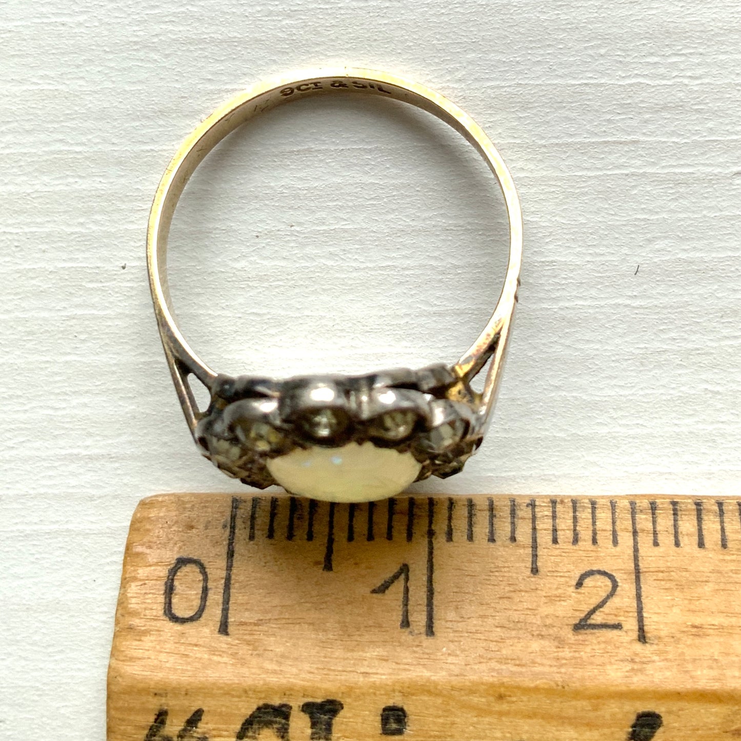 A Victorian opal and paste glass silver ring.  ヴィクトリア時代のオパールとペーストグラスのシルバーリング。