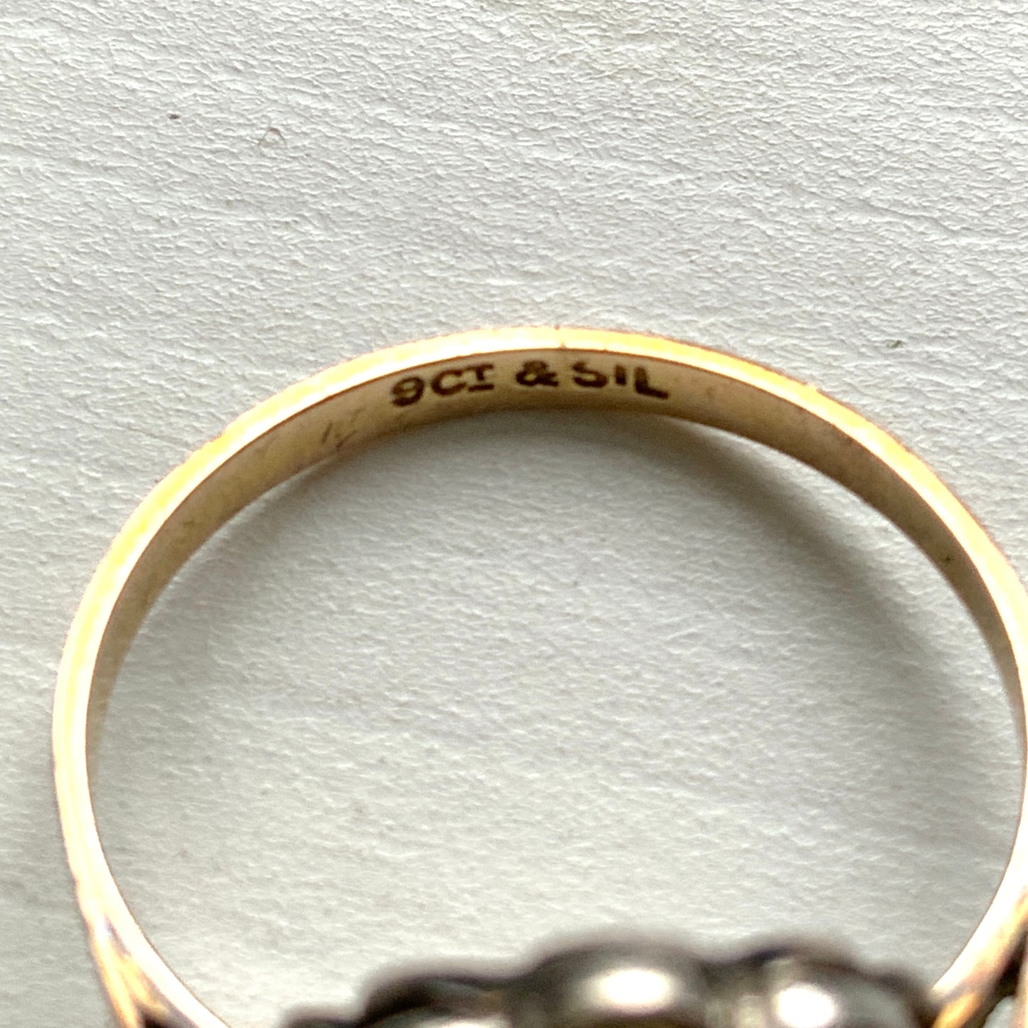 A Victorian opal and paste glass silver ring.  ヴィクトリア時代のオパールとペーストグラスのシルバーリング。