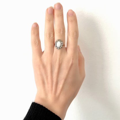 A Victorian opal and paste glass silver ring.  ヴィクトリア時代のオパールとペーストグラスのシルバーリング。