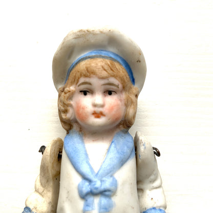 An antique bisque sailor boy doll from around the 1900s–20s. 1900〜20年代頃のセーラーボーイのアンティークビスクドール。 