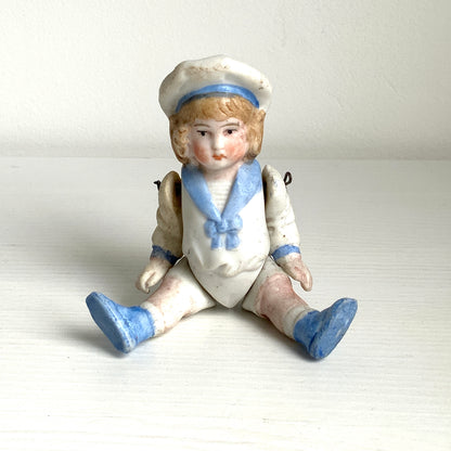 An antique bisque sailor boy doll from around the 1900s–20s. 1900〜20年代頃のセーラーボーイのアンティークビスクドール。 