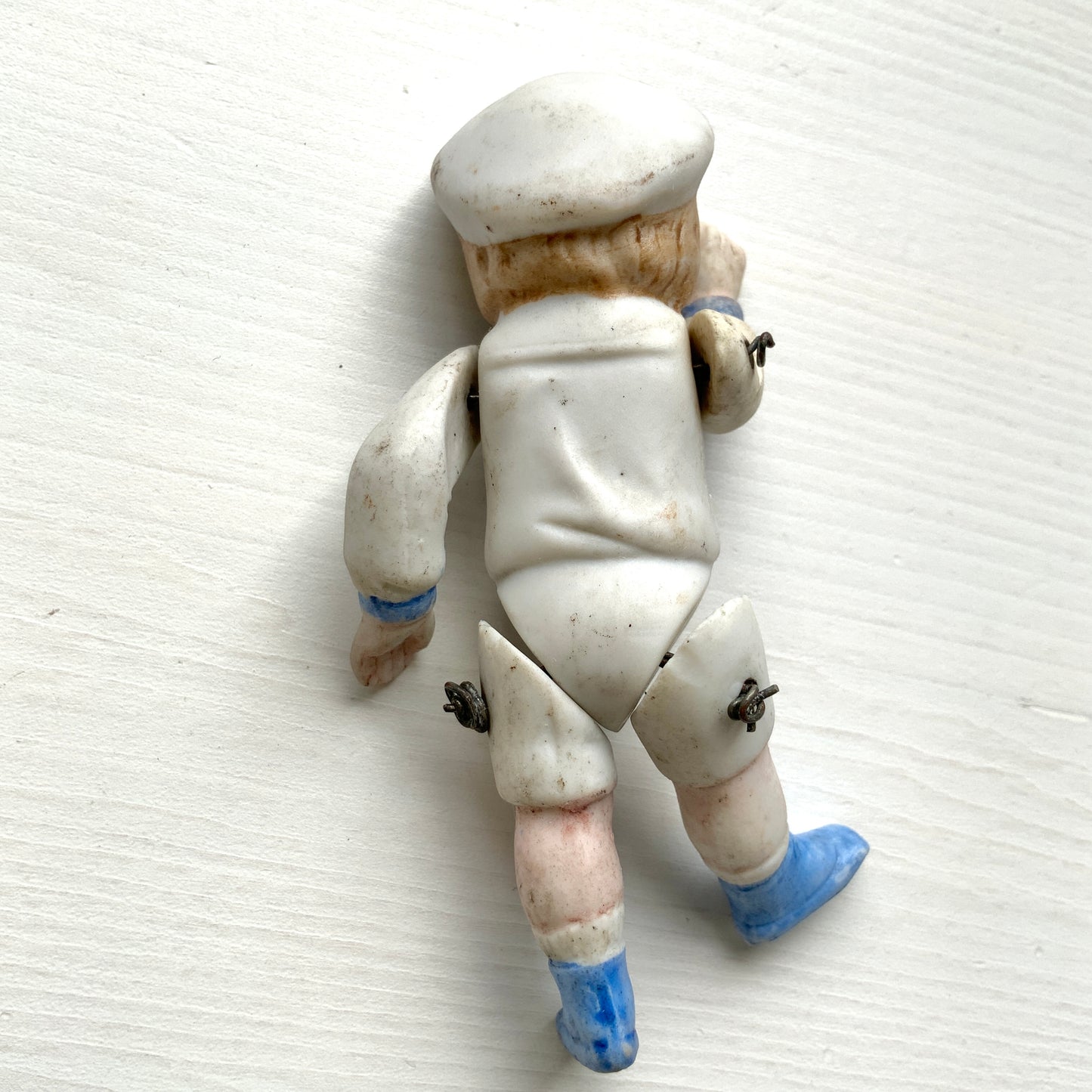 An antique bisque sailor boy doll from around the 1900s–20s. 1900〜20年代頃のセーラーボーイのアンティークビスクドール。 