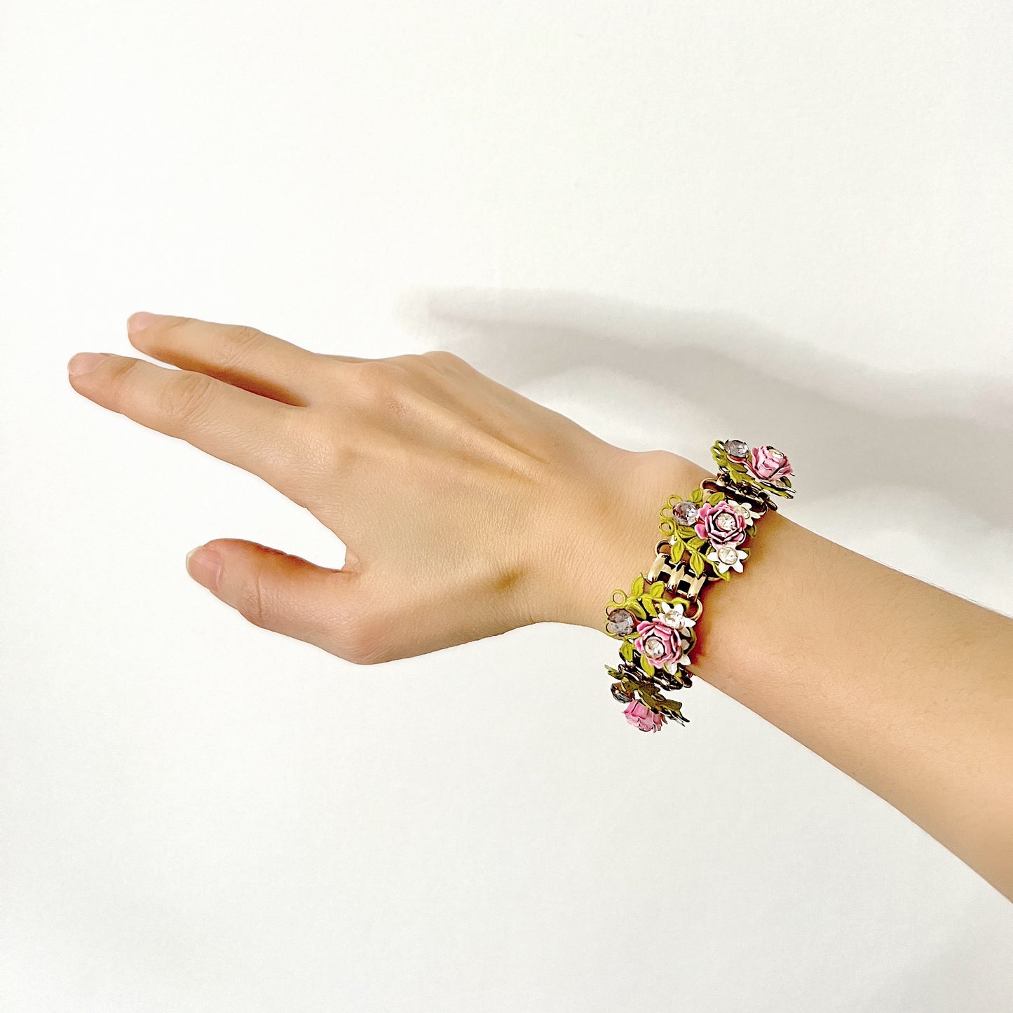 VINTAGE 1950's Enamel Pink Rose & White Flower Bracelet