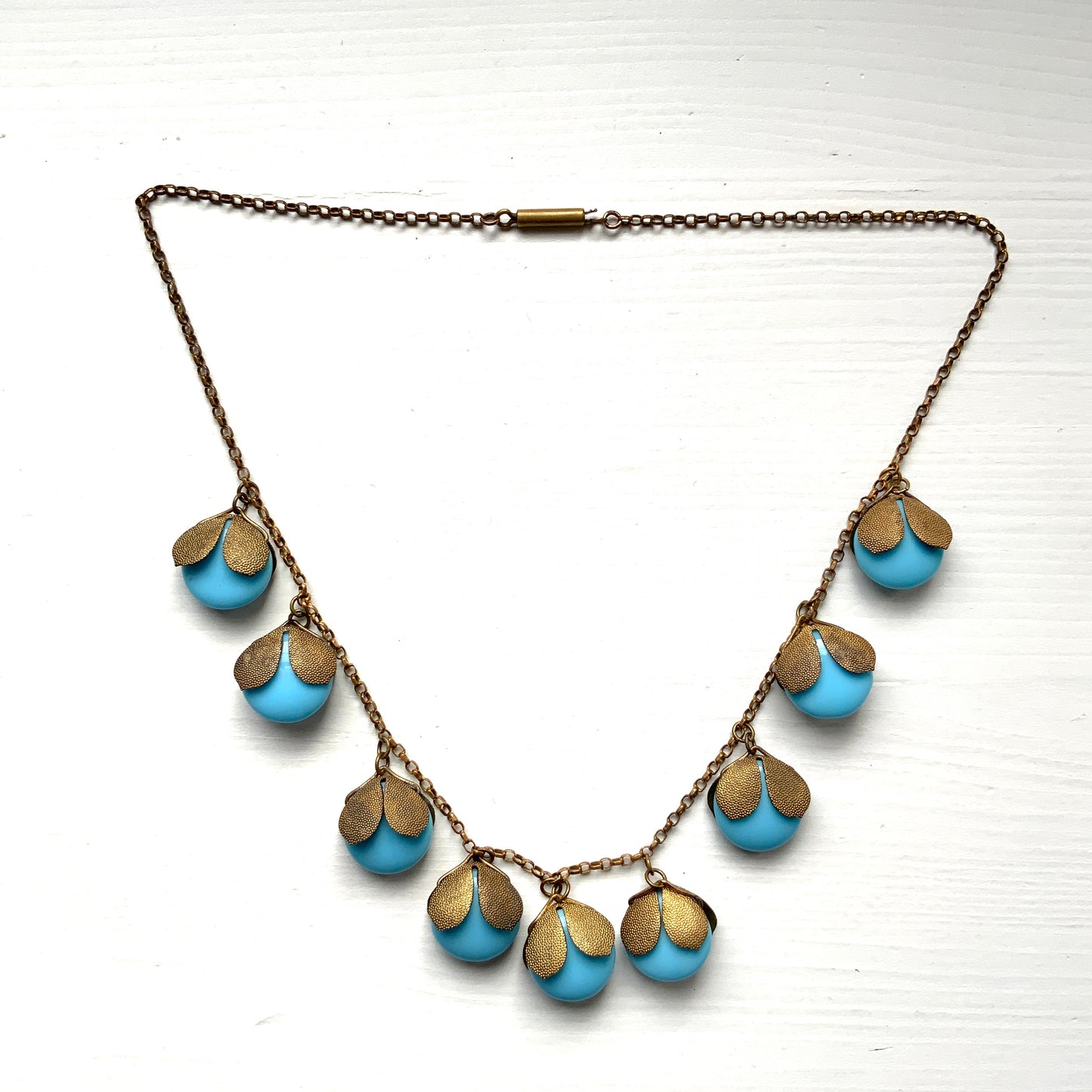 VINTAGE ART DECO Turquoise Flat Round Glass & Gold Tone Leaf Necklace