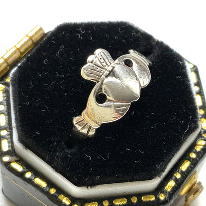 VINTAGE 1980's Claddagh Silver Pinky Ring