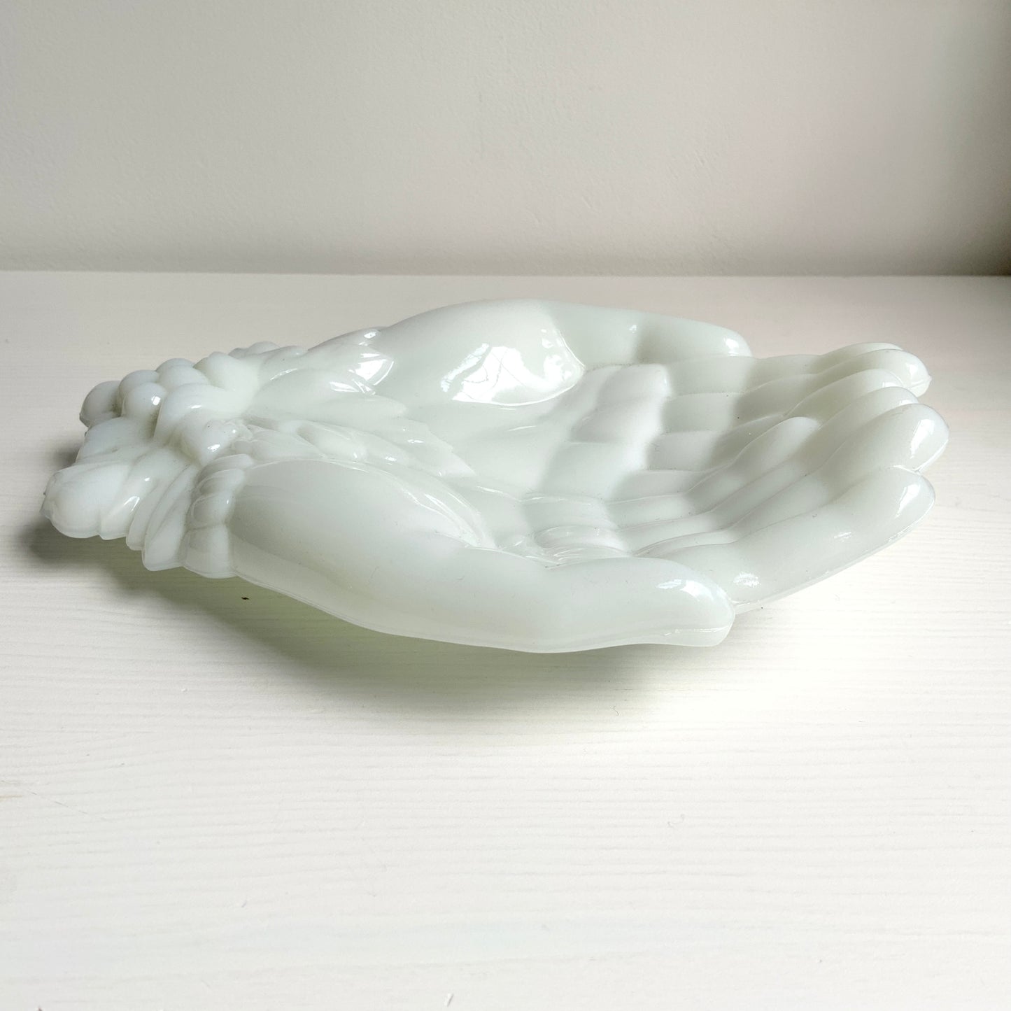 VINTAGE 1950-60's WESTMORELAND Milk Glass Grape & Hands Trinket Dish