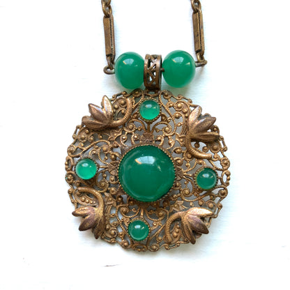 VINTAGE ART DECO Round Gold/Brass Tone Filigree + Jade Green Glass Necklace