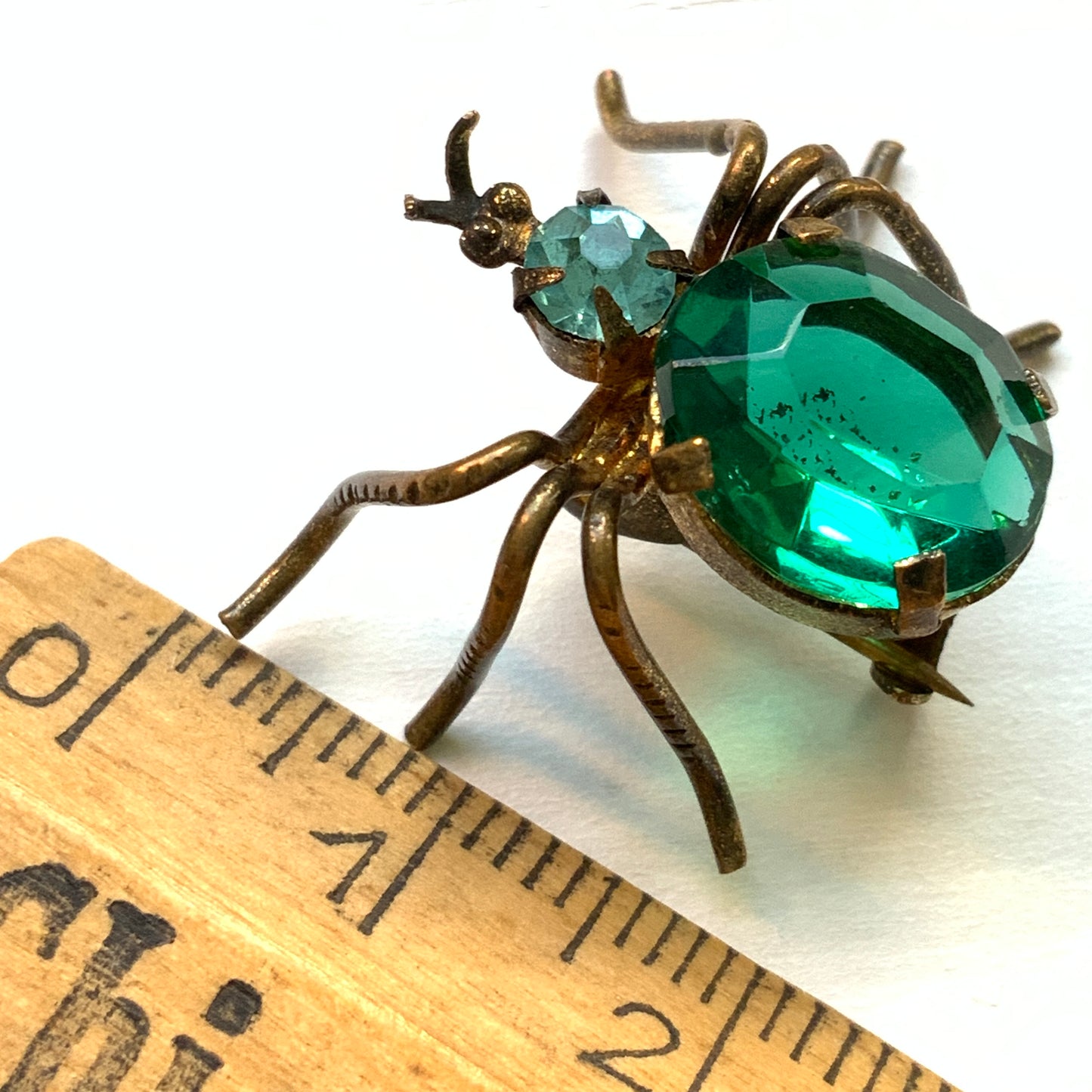 VINTAGE ART DECO Green Glass Spider Mini Brooch