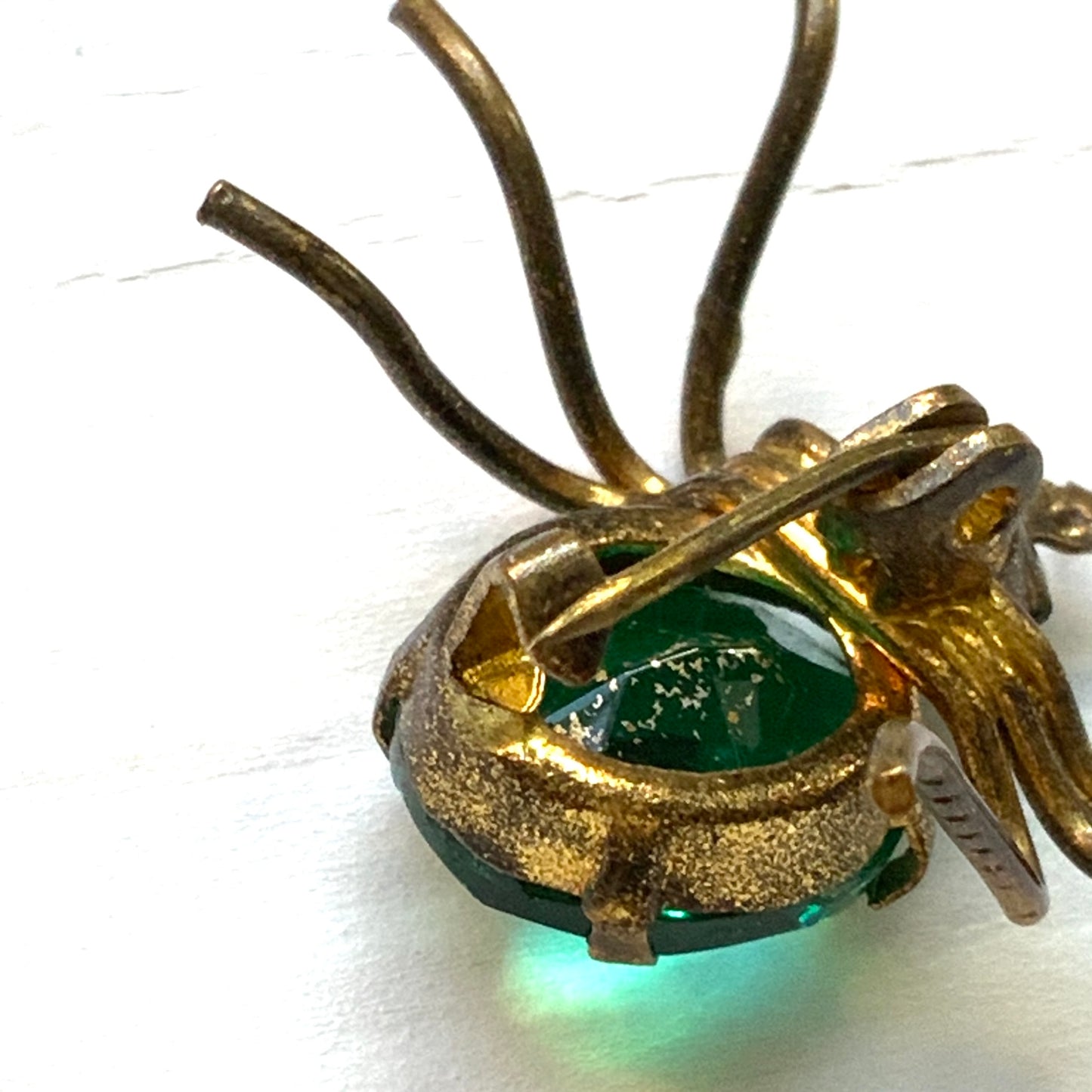 VINTAGE ART DECO Green Glass Spider Mini Brooch