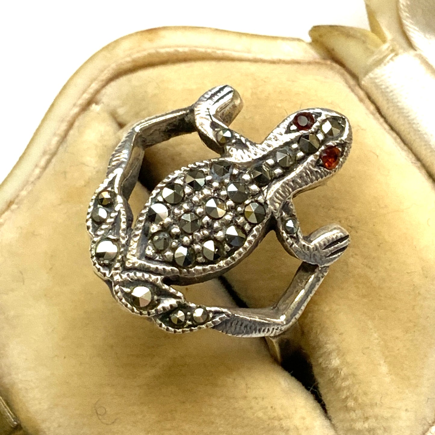 MODERN Marcasite Frog Silver Ring