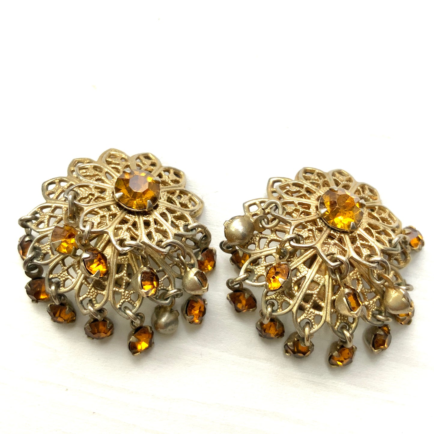 VINTAGE 1950-60's Gold Tone Filigree Flower Orange/Amber Rhinestone Fringe Clip Earrings