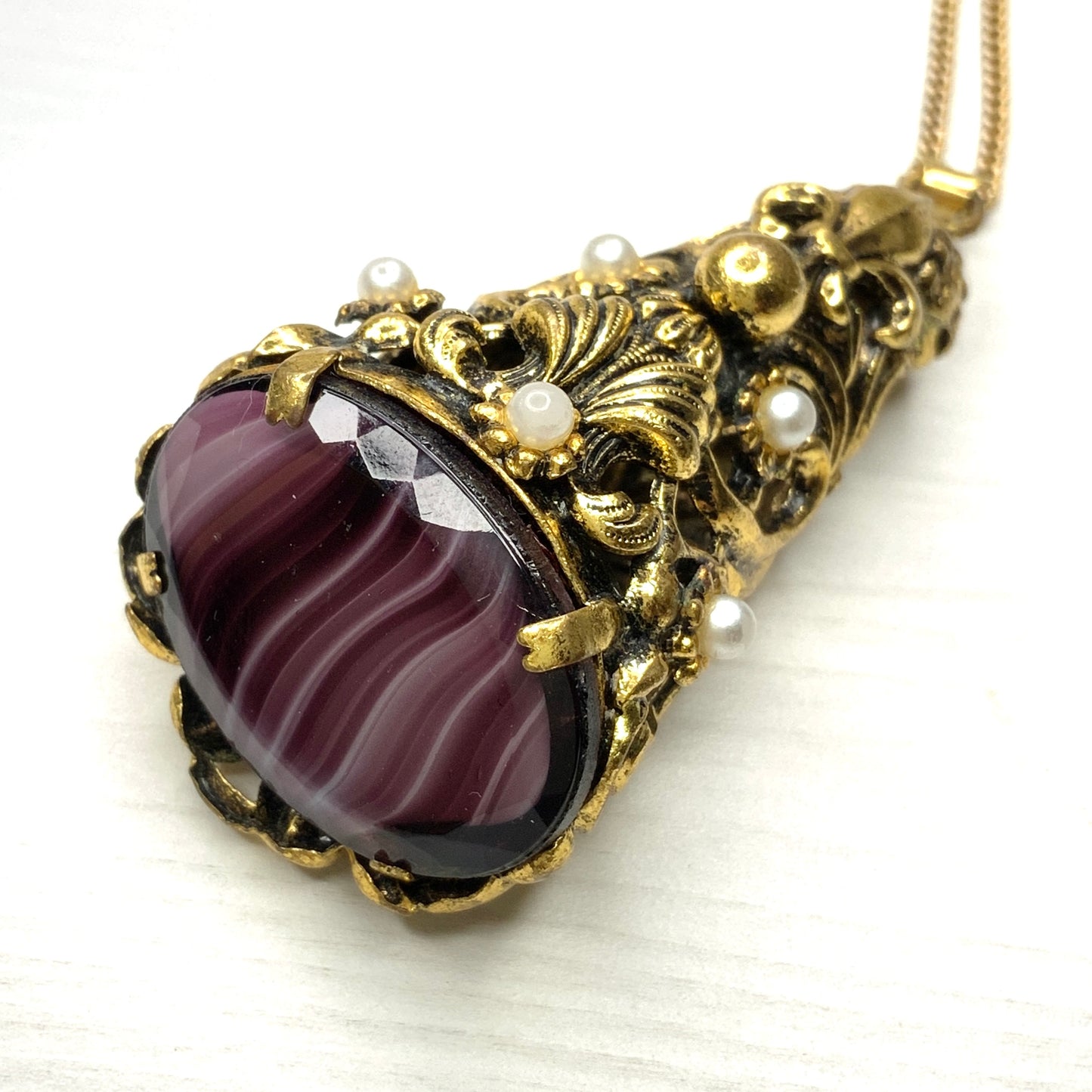 VINTAGE 1950's Gold Tone Decorative Corn & Amethyst Art Glass Fob Style Pendant Necklace