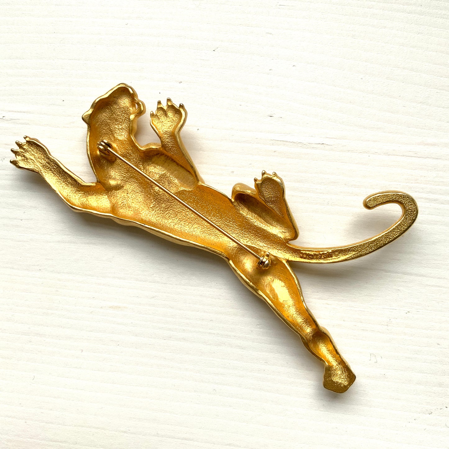 VINTAGE 1986 JJ Big Gold Tone Jaguar Brooch