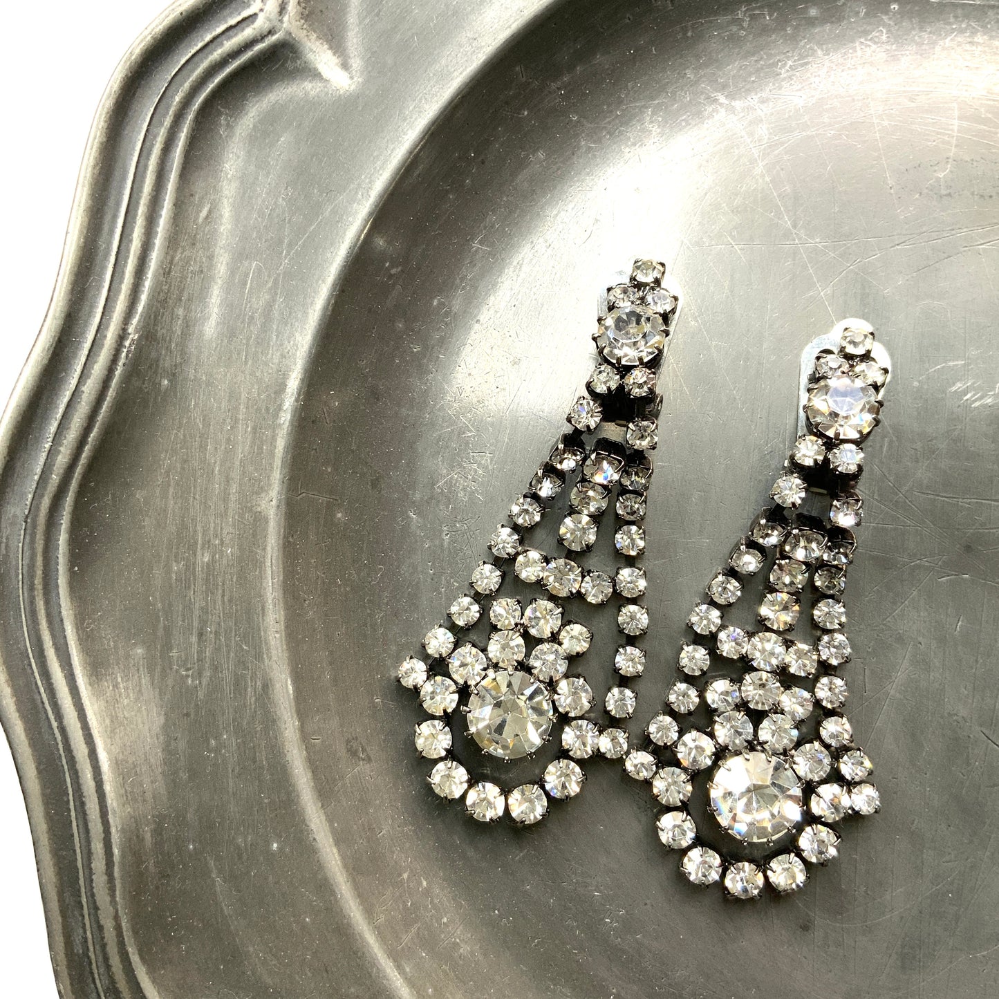 VINTAGE 1950's Big Rhinestone Chandelier Clip Earrings