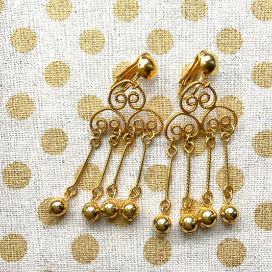 VINTAGE 1960-70's Gold Tone Ball Fringe Clip Earrings