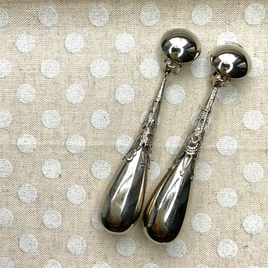 VINTAGE 1970−80's Silver Tone Big Raindrop Drop Clip Earrings