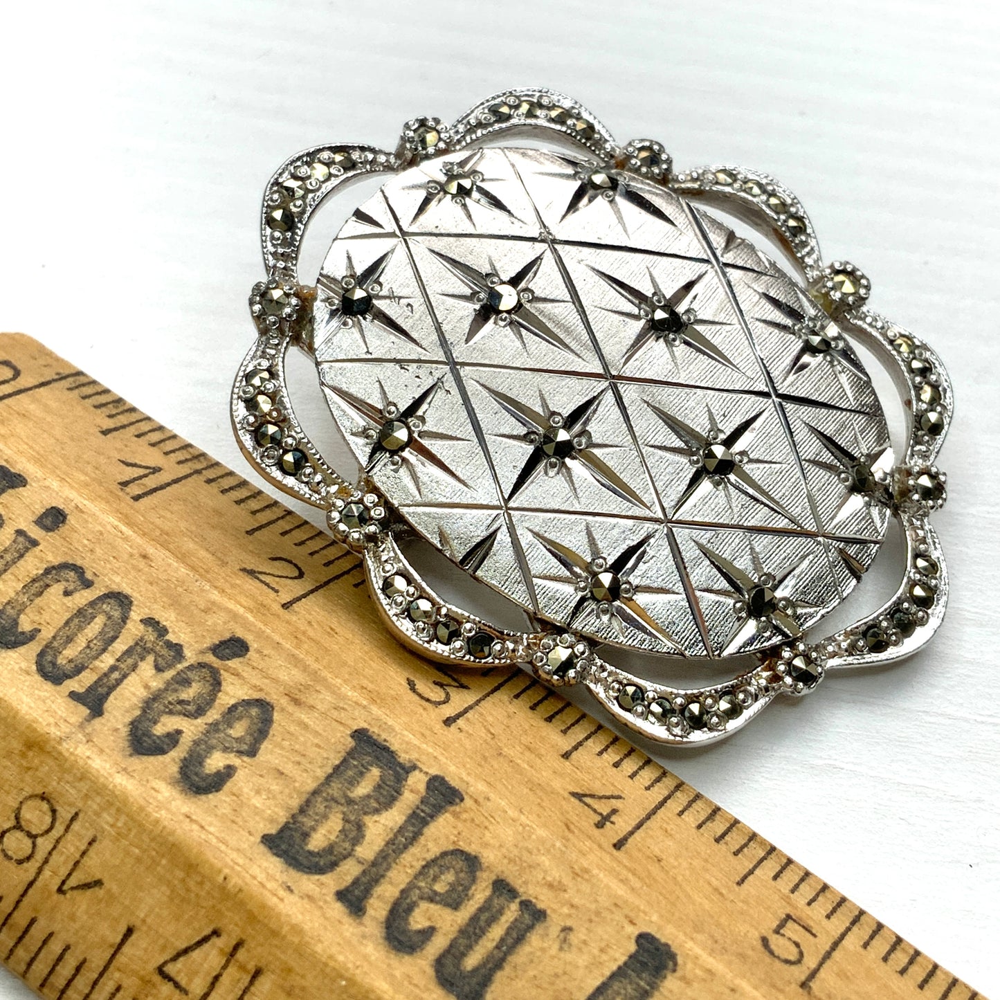 VINTAGE 1950's SPHINX Silver Tone Oval Starburst & Marcasite Brooch