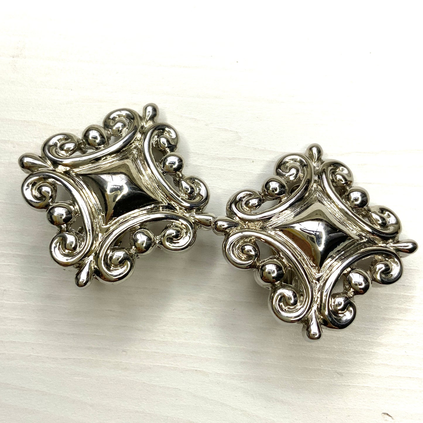 VINTAGE 1980's Silver Tone Decorative Starburst Clip Earrings