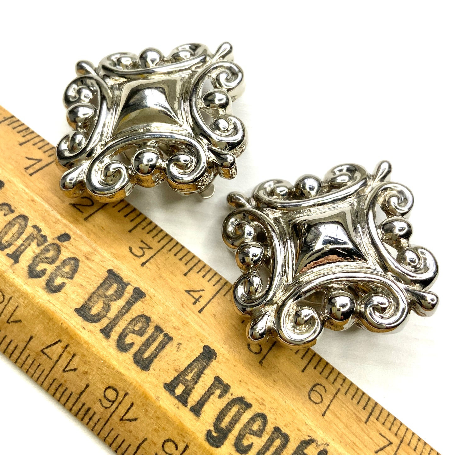 VINTAGE 1980's Silver Tone Decorative Starburst Clip Earrings