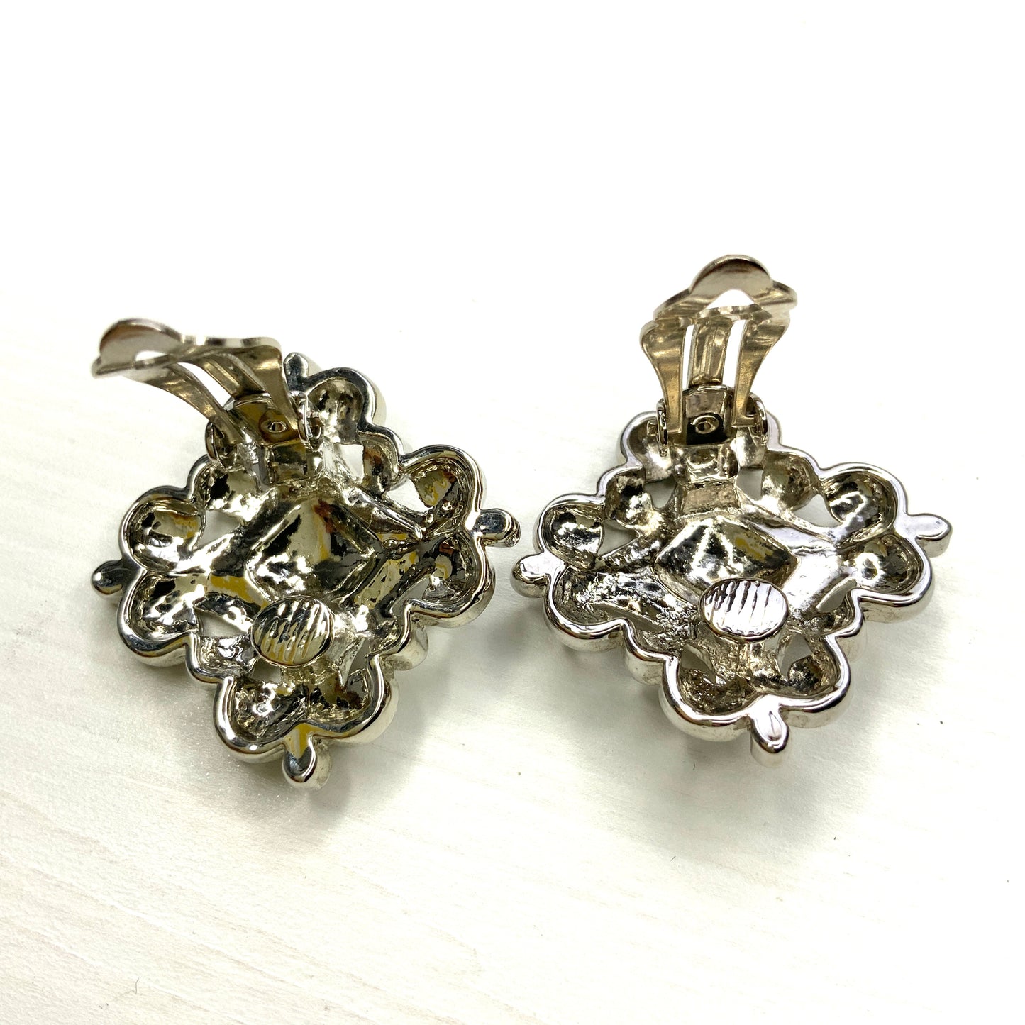 VINTAGE 1980's Silver Tone Decorative Starburst Clip Earrings