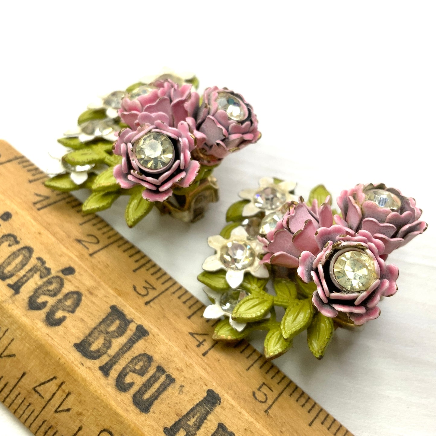 VINTAGE 1950's Enamel Pink Rose & White Flower Clip Earrings