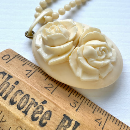 VINTAGE 1950's White/Ivory Plastic Rose Necklace