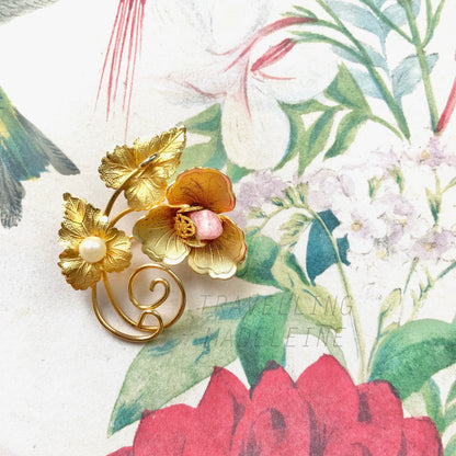 VINTAGE Gold Tone Leaf x Pink Stone & Pearl Brooch