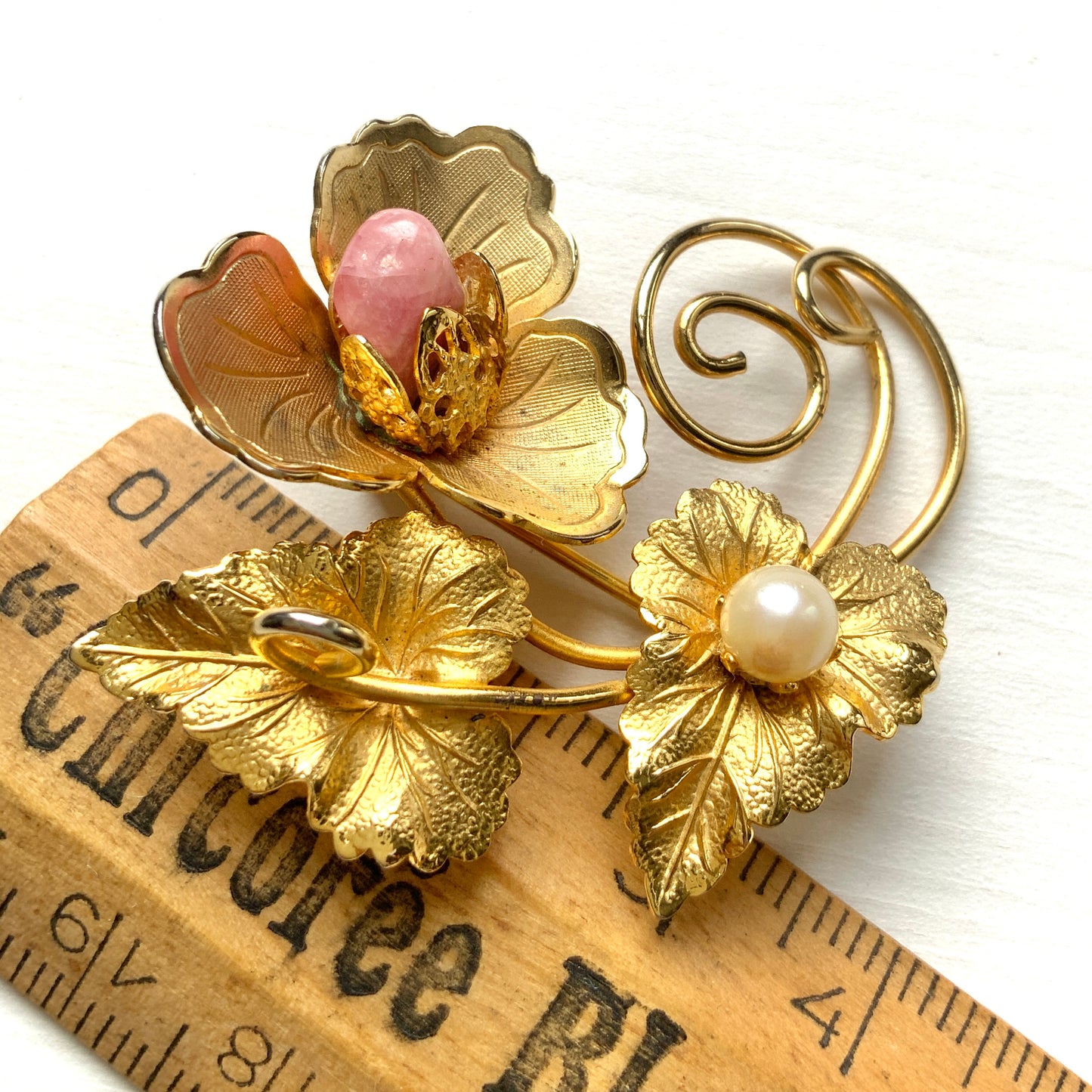 VINTAGE Gold Tone Leaf x Pink Stone & Pearl Brooch