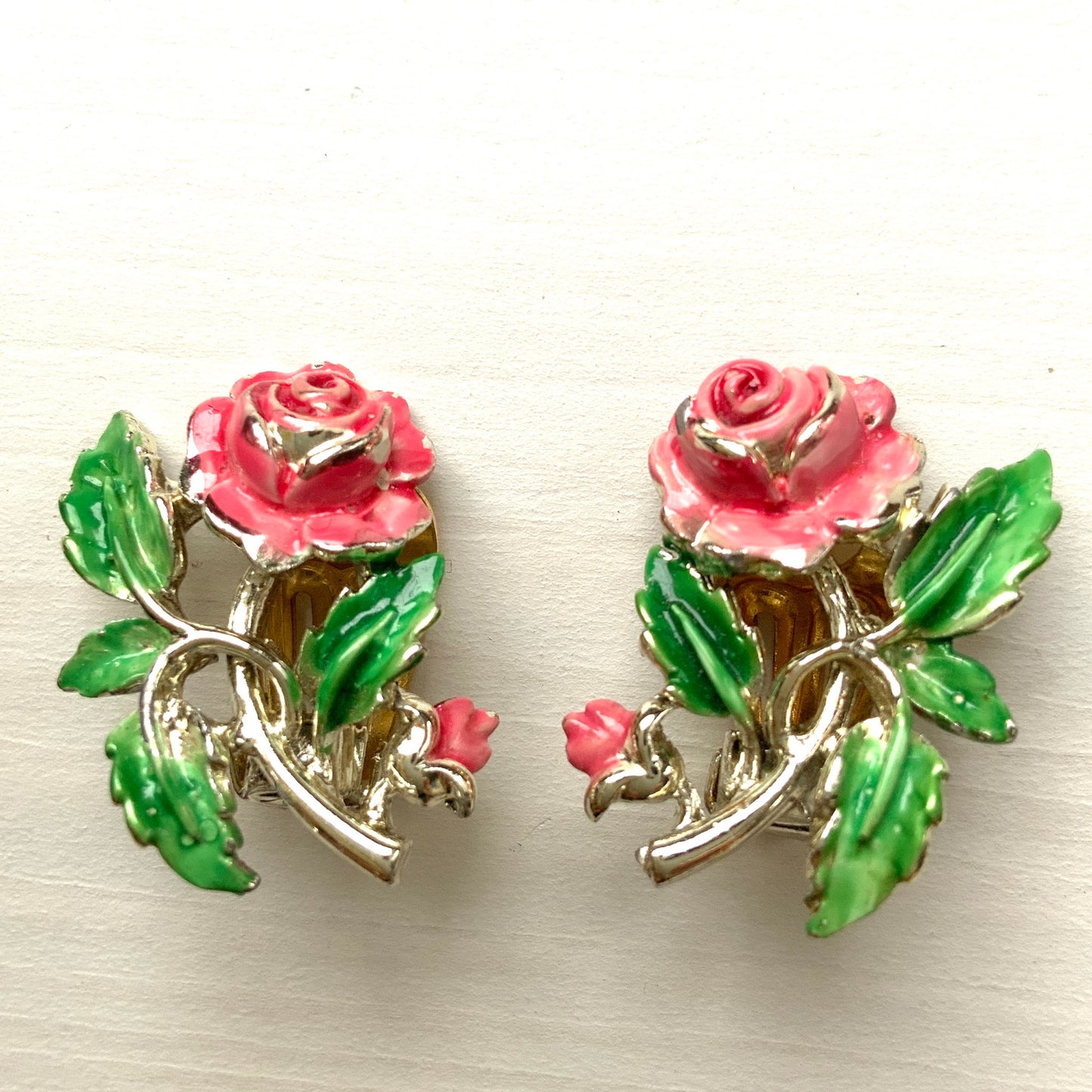 VINTAGE EXQUISITE 1950's Enamel Pink Rose Clip Earrings