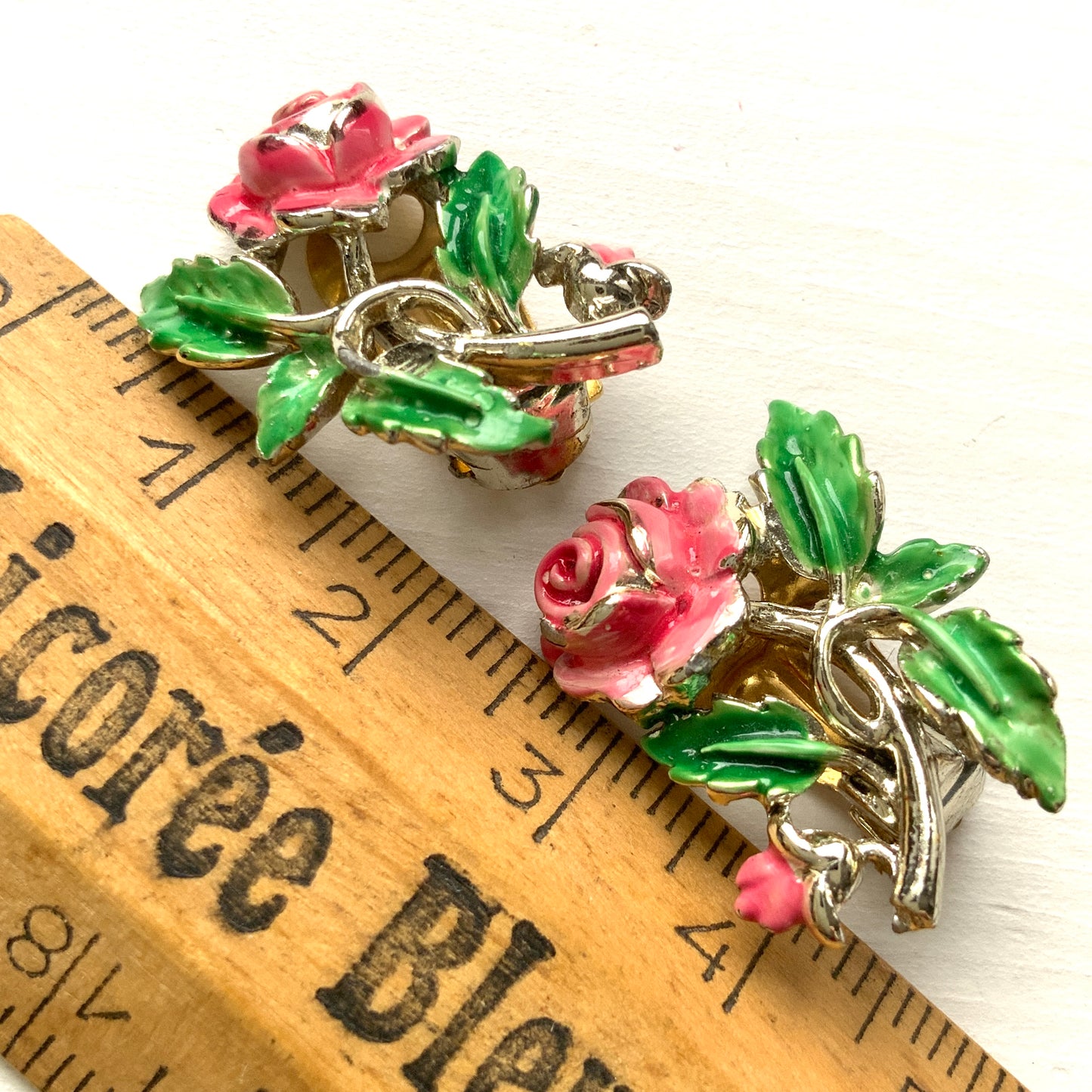 VINTAGE EXQUISITE 1950's Enamel Pink Rose Clip Earrings