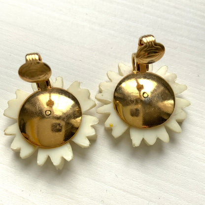 VINTAGE SARAH COVENTRY 1960's Plastic Daisy Clip Earrings