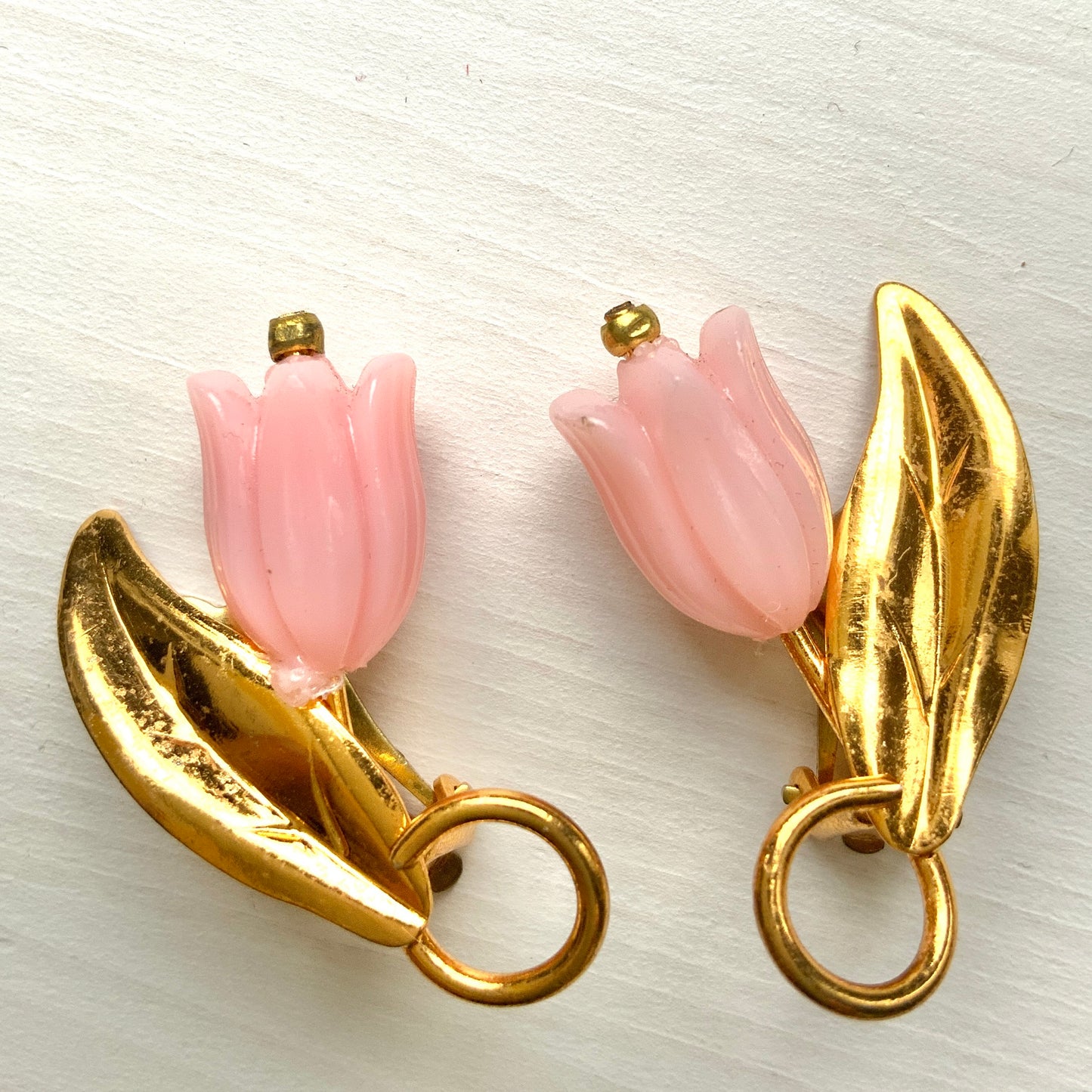 VINTAGE 1940's Pink Plastic Tulip & Gold Tone Leaf Clip Earrings