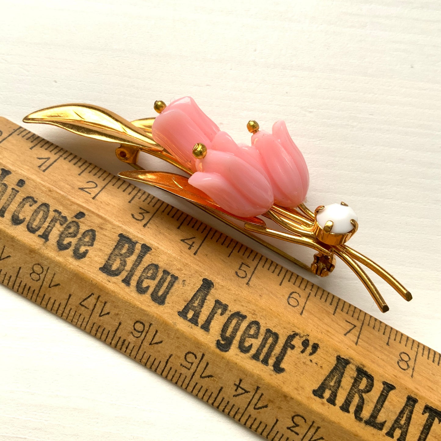 VINTAGE 1940's Pink Plastic Tulip & Gold Tone Leaves Bouquet Brooch